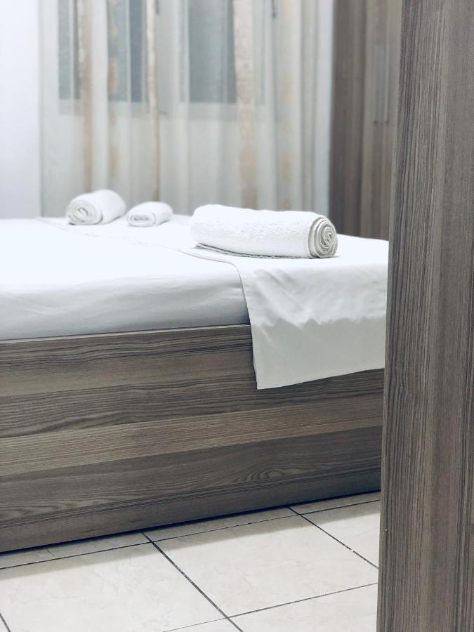 Sandri Apartment Himare Bagian luar foto