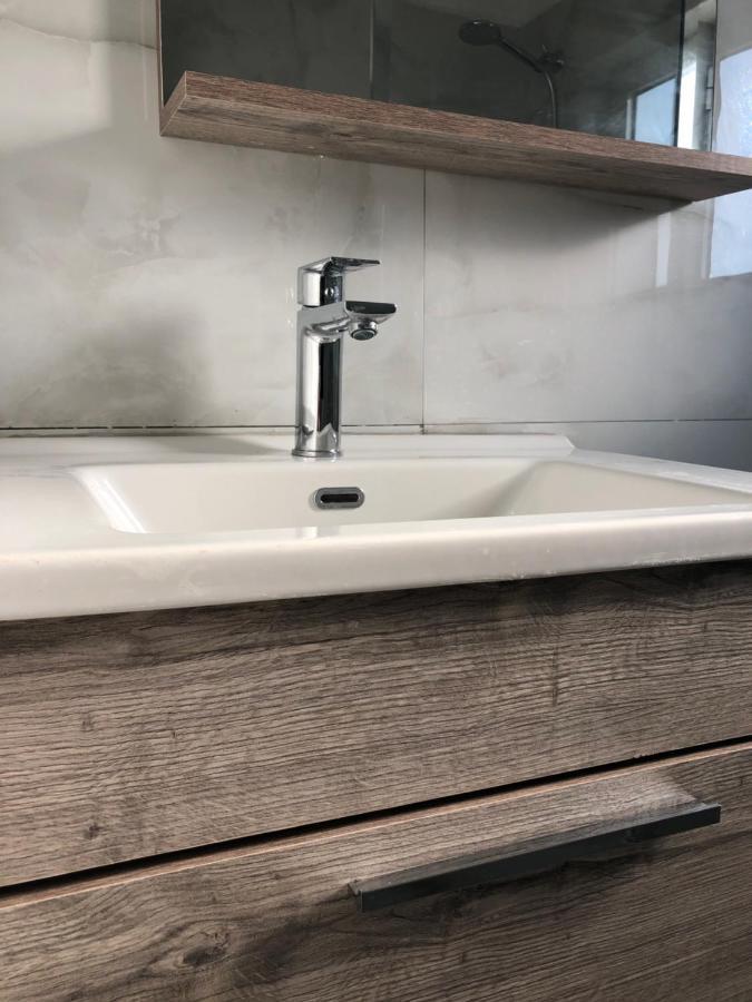 Sandri Apartment Himare Bagian luar foto