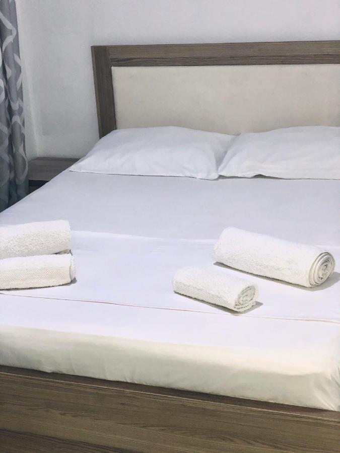 Sandri Apartment Himare Bagian luar foto