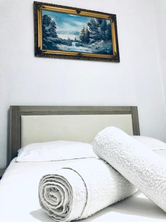 Sandri Apartment Himare Bagian luar foto