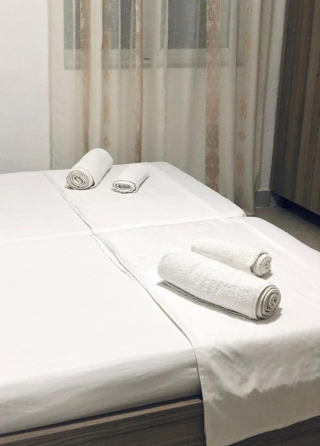 Sandri Apartment Himare Bagian luar foto