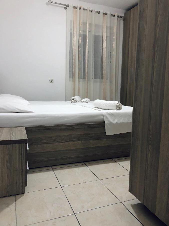 Sandri Apartment Himare Bagian luar foto