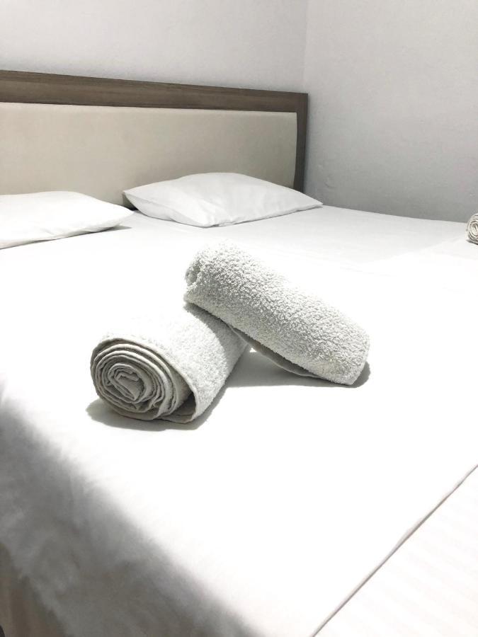 Sandri Apartment Himare Bagian luar foto