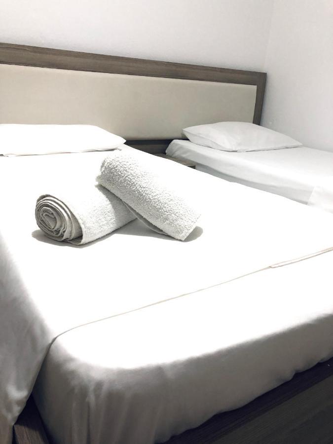 Sandri Apartment Himare Bagian luar foto