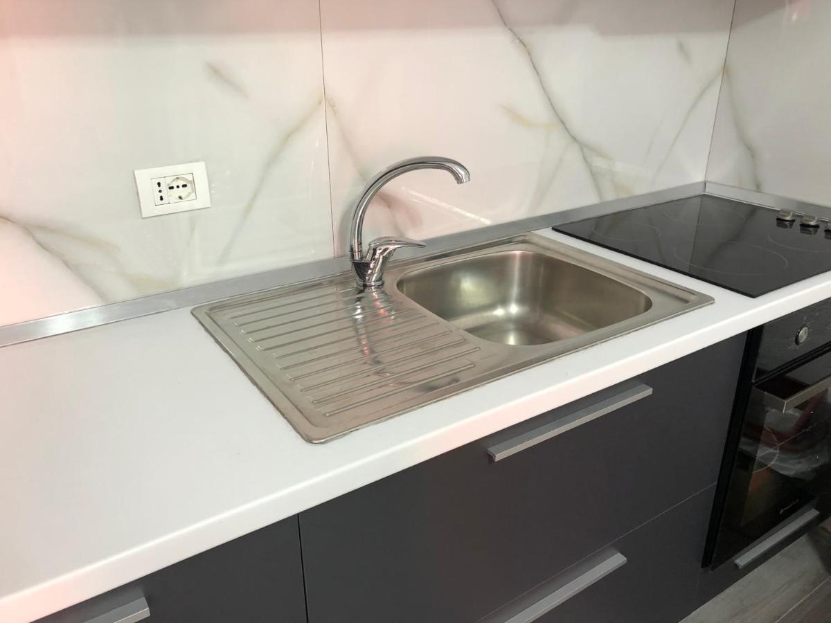 Sandri Apartment Himare Bagian luar foto