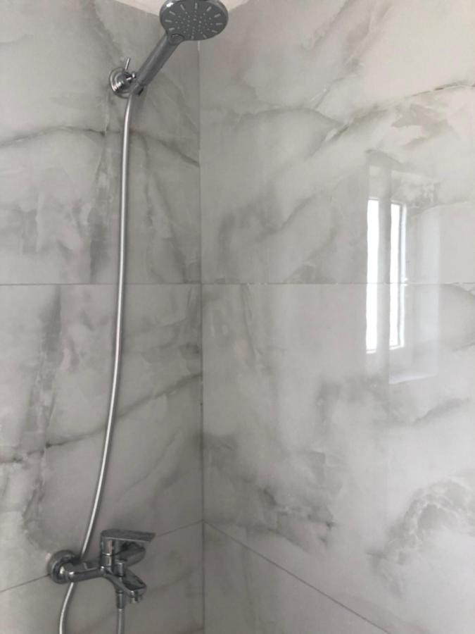 Sandri Apartment Himare Bagian luar foto