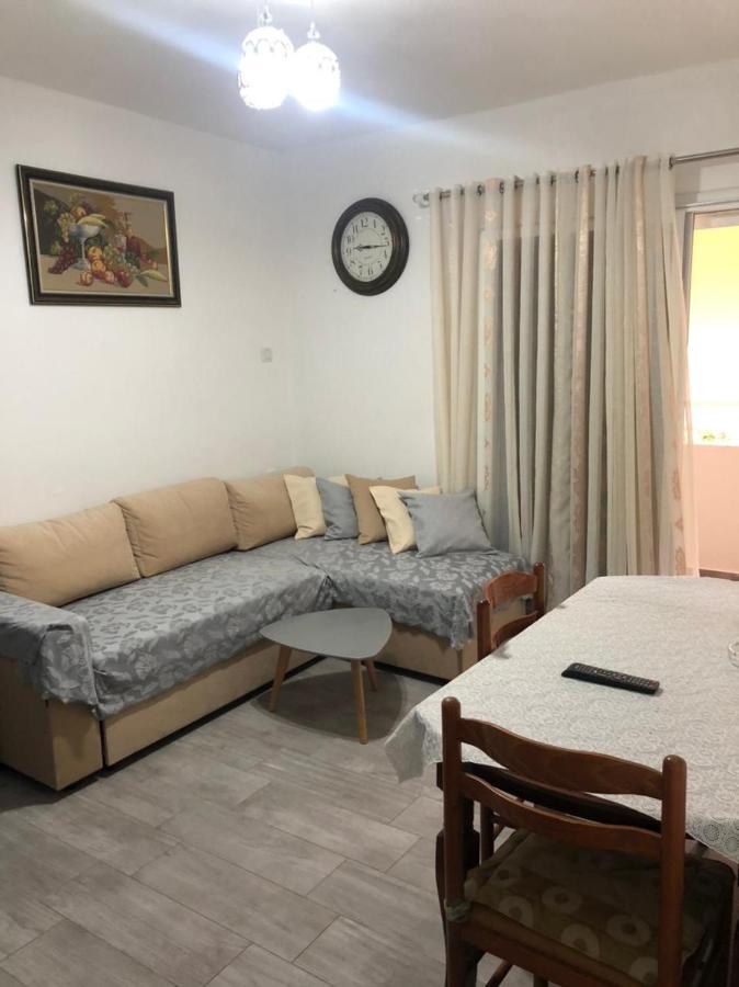Sandri Apartment Himare Bagian luar foto